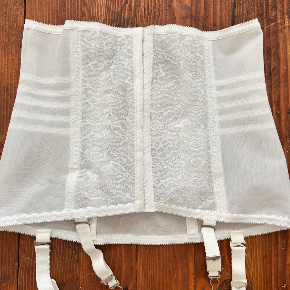 RAGO White Lace Girdle Lingerie with Garters